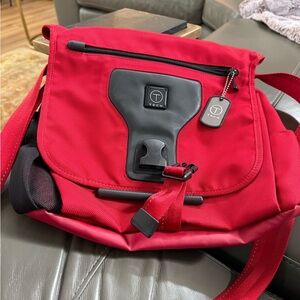 Tumi T Tech Adventurer Unusex Crossbody bag 
57035R in like new condition
